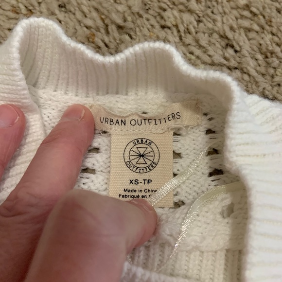 Urban Outfitters preowned sweater - Picture 2 of 2